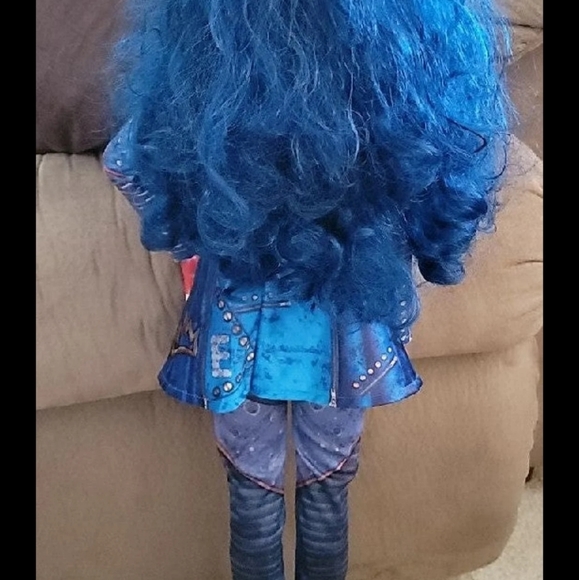 Disney Descendants Evie Doll - Picture 10 of 11